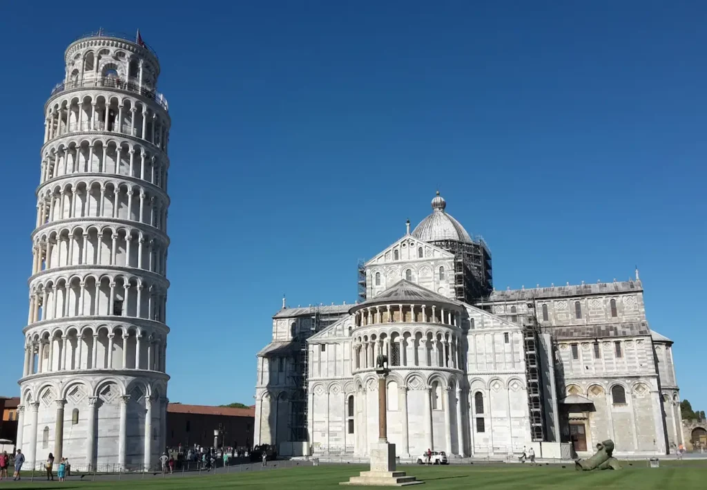 Lutande tornet i Pisa