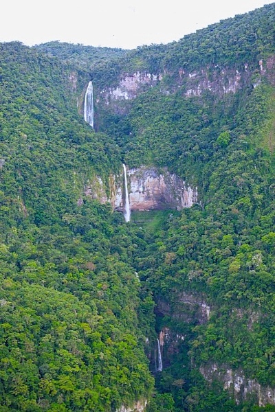 Tres_Hermanas_Waterfall